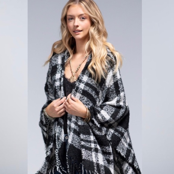 Oh So Soft Plaid Cardigan Poncho Ruana Hoodie With Fringe - Picture 3 of 13